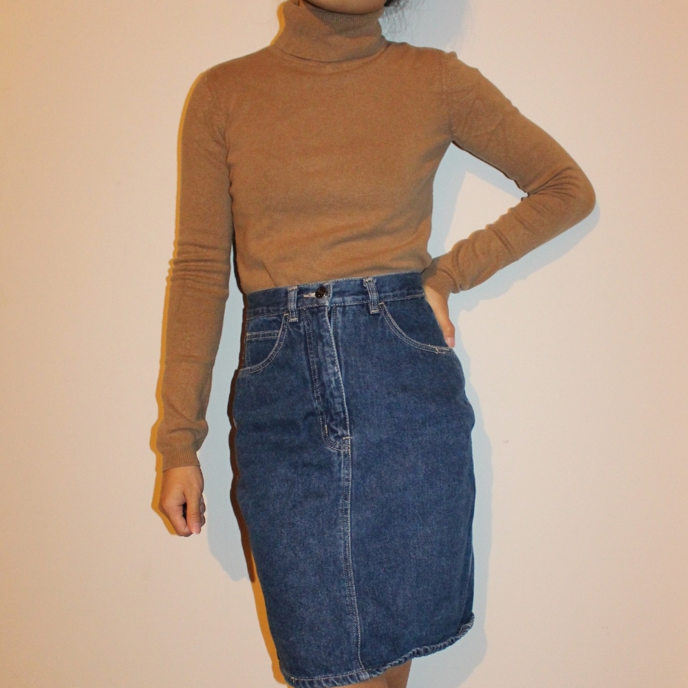 Tan Turtleneck Sweater - XS (Moda International)